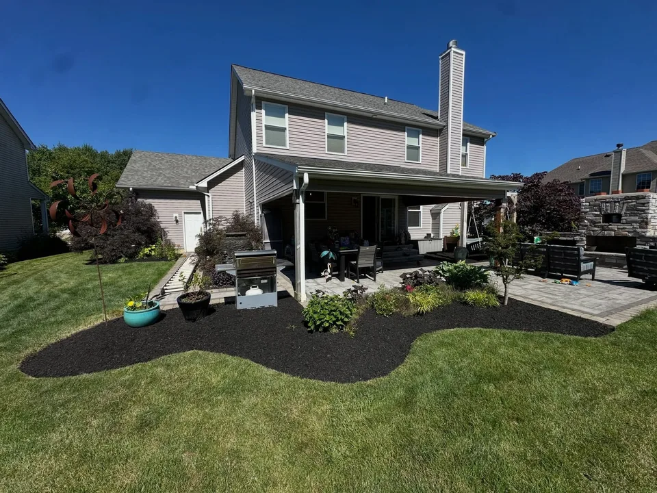 Backyard mulch installation